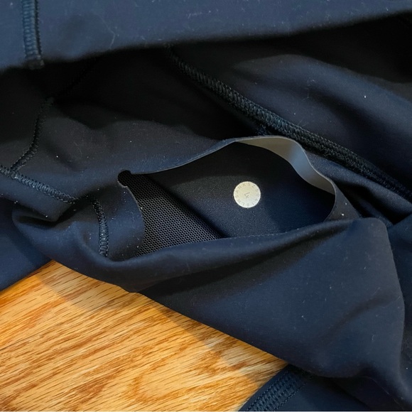 Lululemon In Movement 7/8 Tight *Everlux 25" in
Mineral Blue size 4 - Picture 5 of 7